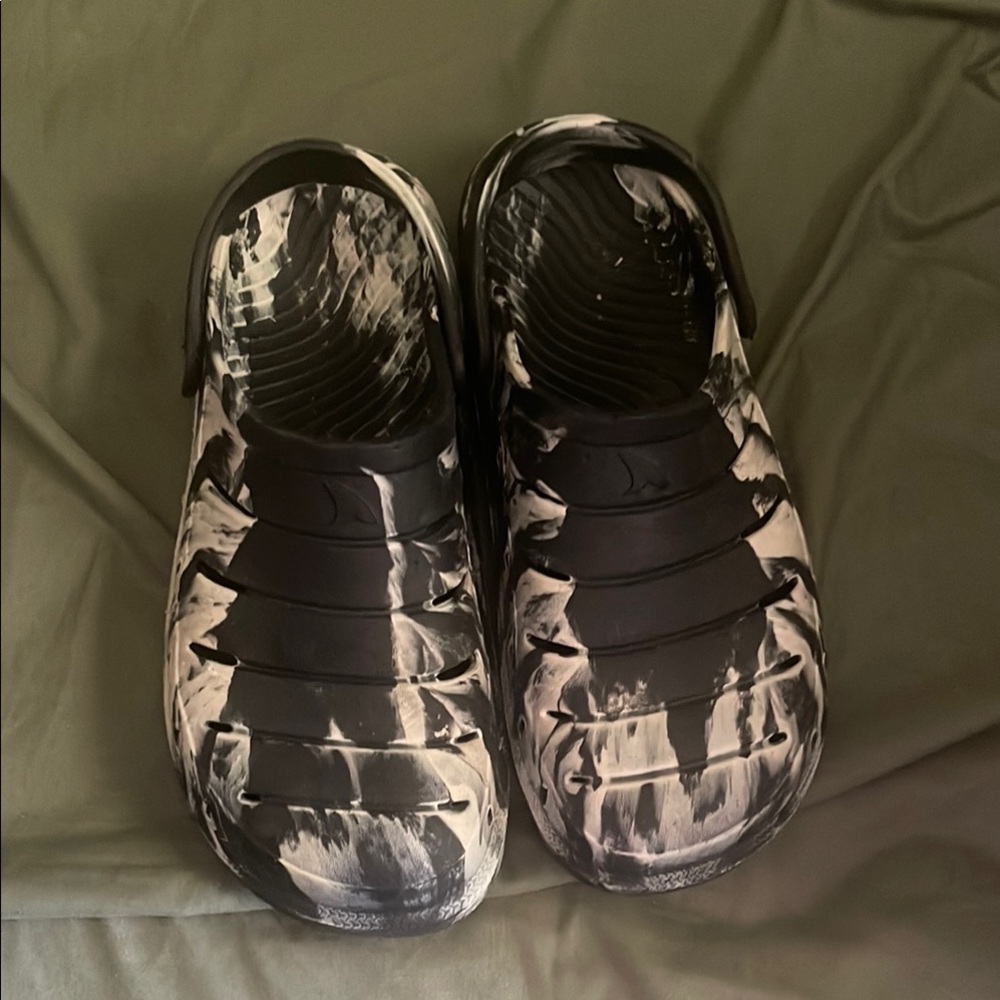#91 Men’s Black and White Clogs